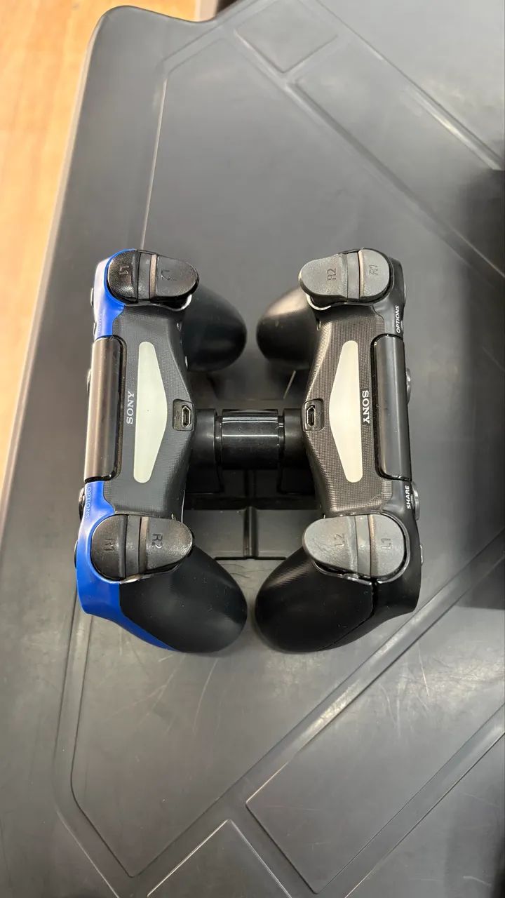 PS4 com base carregadora - Único dono - Foto 2
