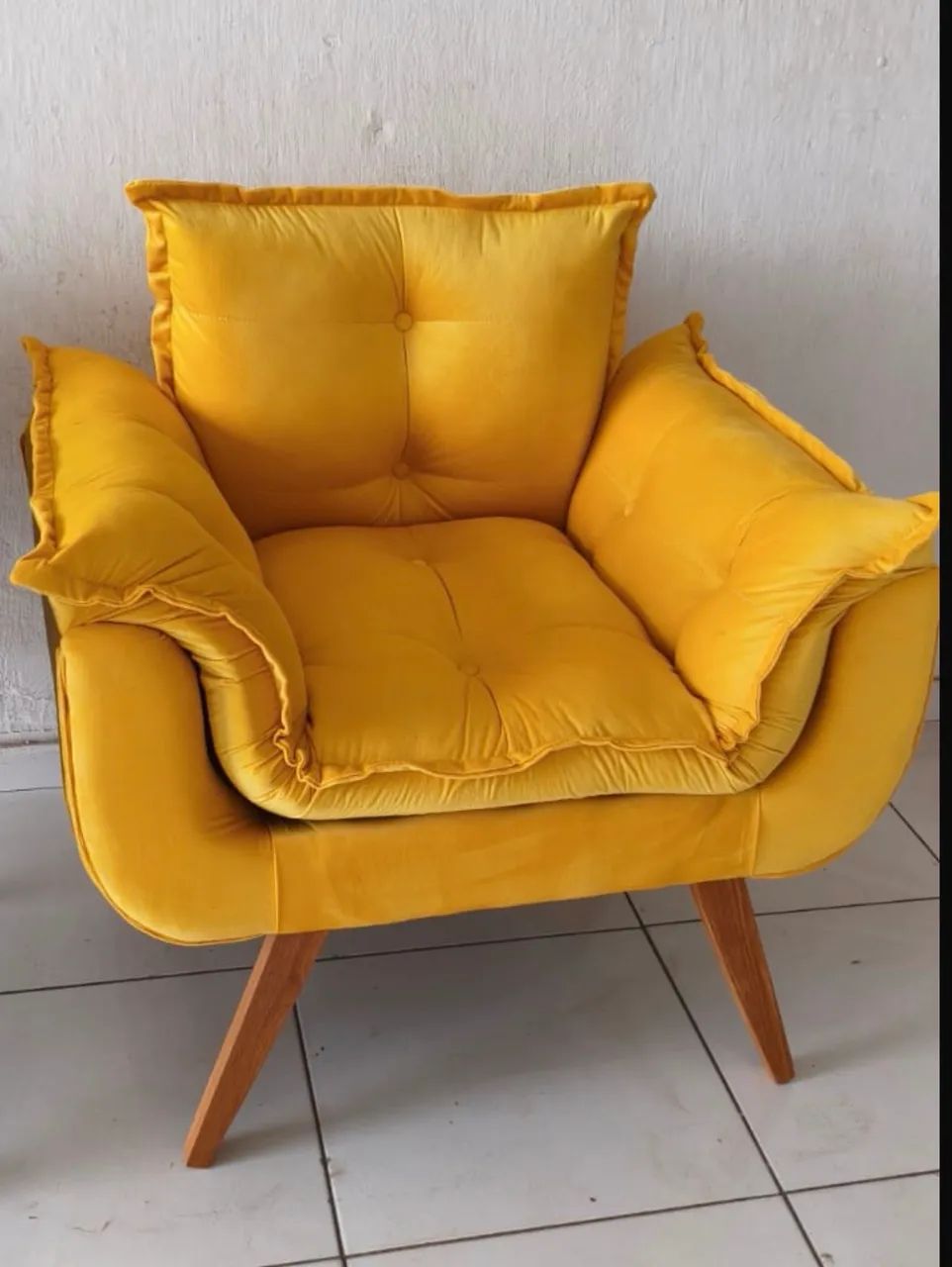 Poltrona Opala Amarela 