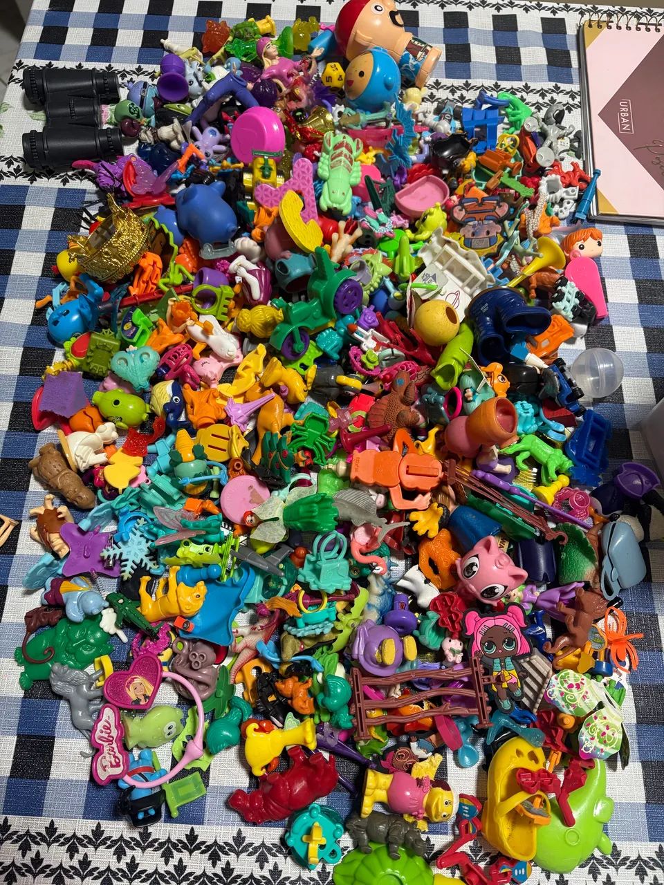 Lote miniaturas brinquedos diversos e kinder ovo