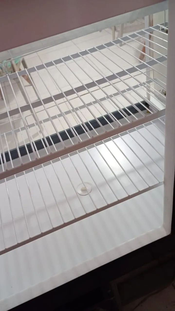 Vitrine refrigerada pouco tempo de uso 