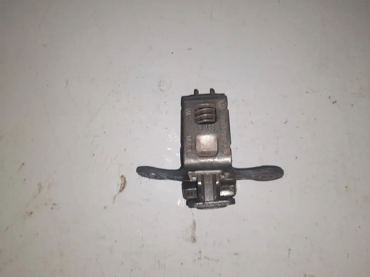 Fechadura Interna Tampa Caçamba Amarok 10/13 - Foto 2