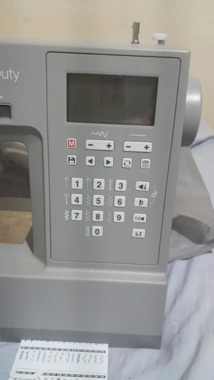 Maquina de costura singer duter 204l ,nunca usada