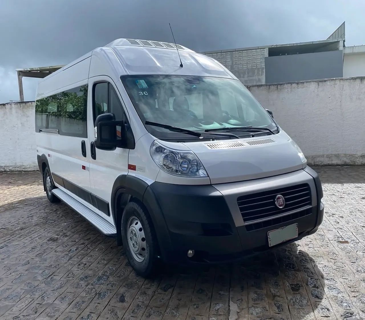 Van Fiat Ducato 16 Lugares - Foto 2