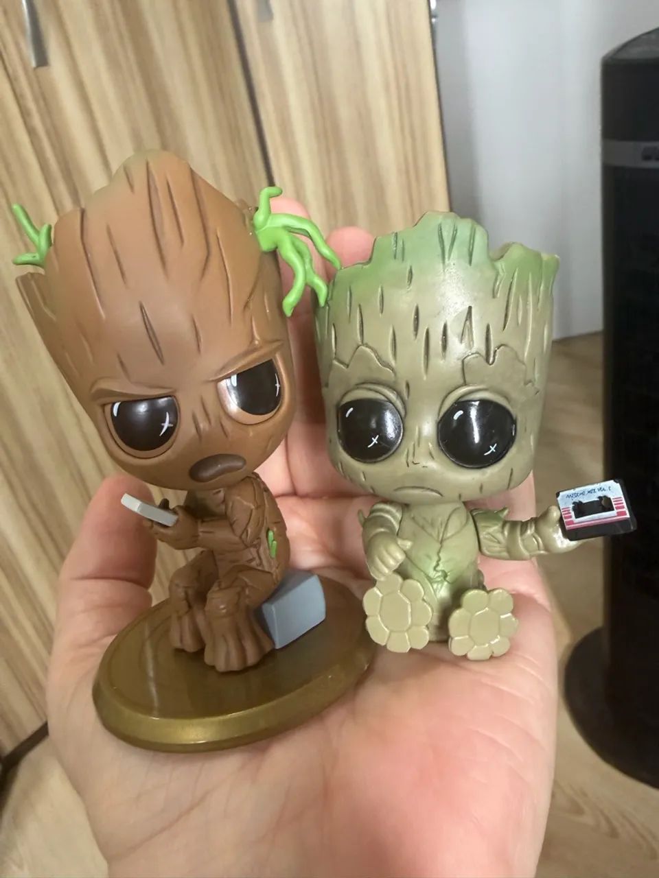 Duas figuras Groot bobblehead