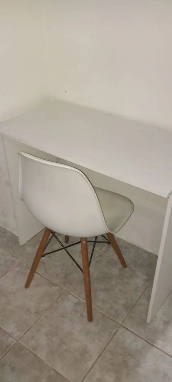 Escrivaninha + cadeira