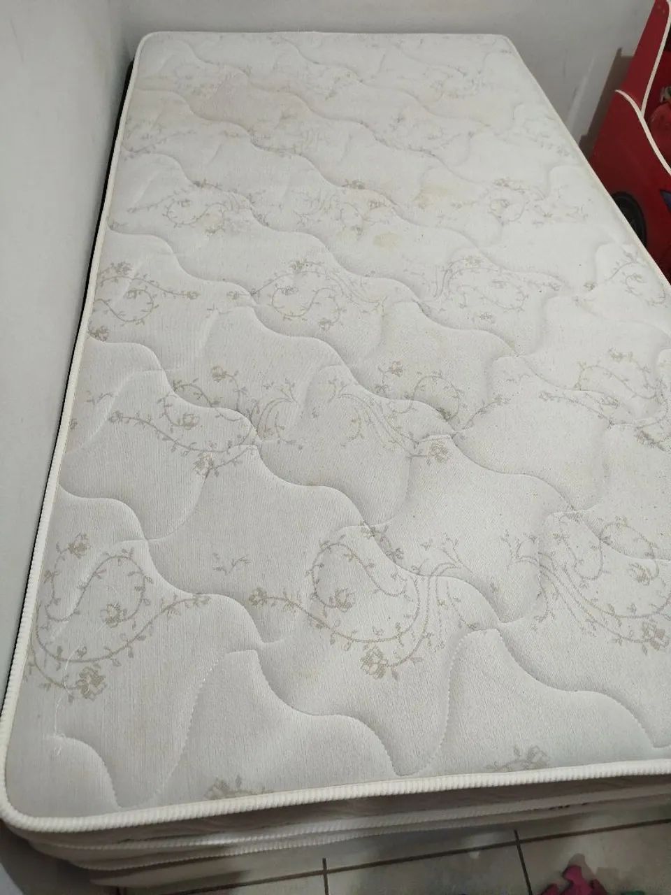 Vendo cama solteirao semi nova, usada poucas vezes 