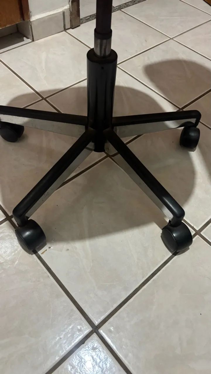 Cadeira rotatória para escritório  - Foto 3
