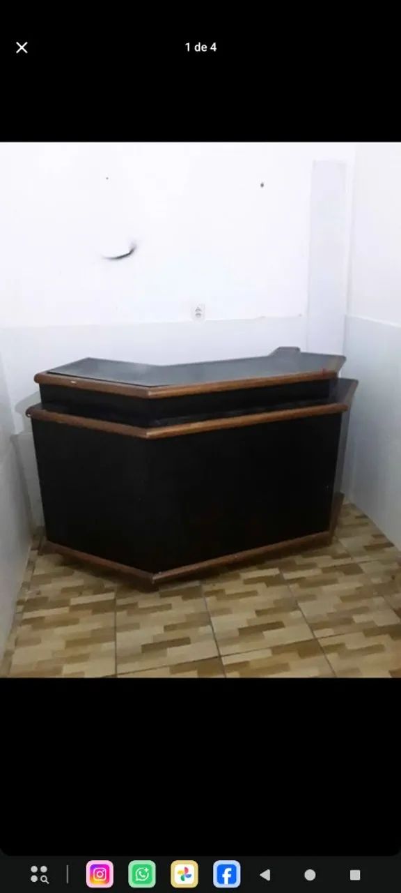 Bancada curva com porta e com porta vinhos