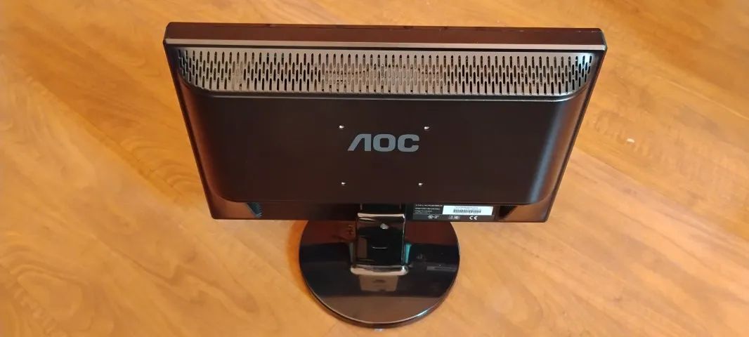 Monitor AOC 15,6 com linhas no display - Foto 3