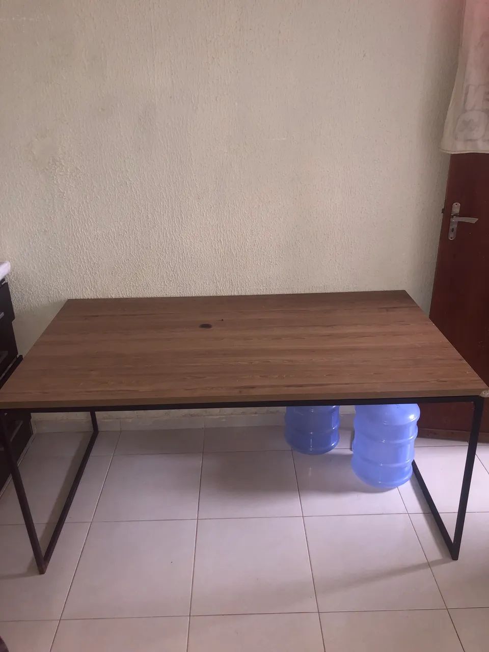 Mesa de madeira com base de ferro  - Foto 4