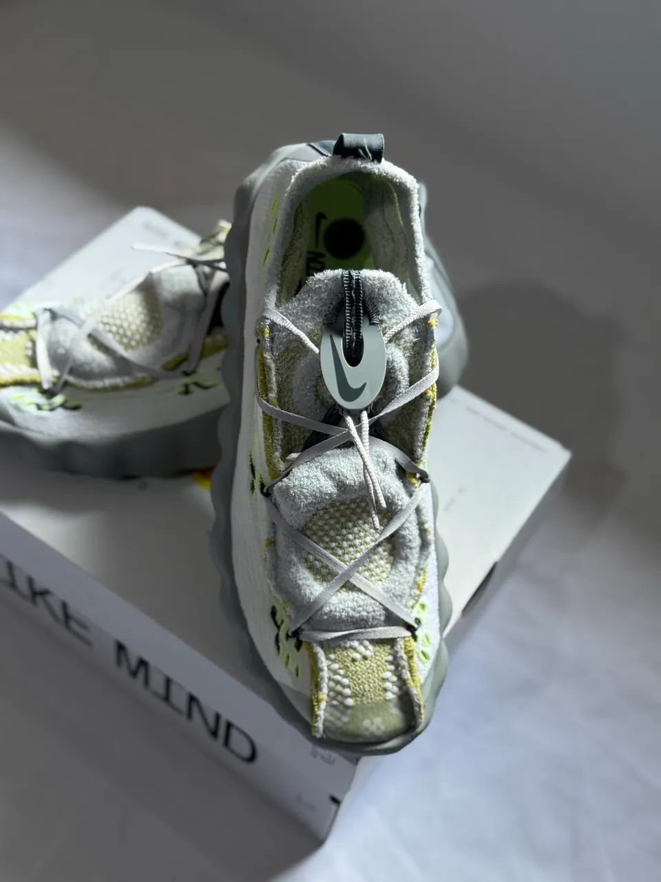 Nike Mind 002 Flyknit Barely Volt Wolf Grey (42) - Foto 2