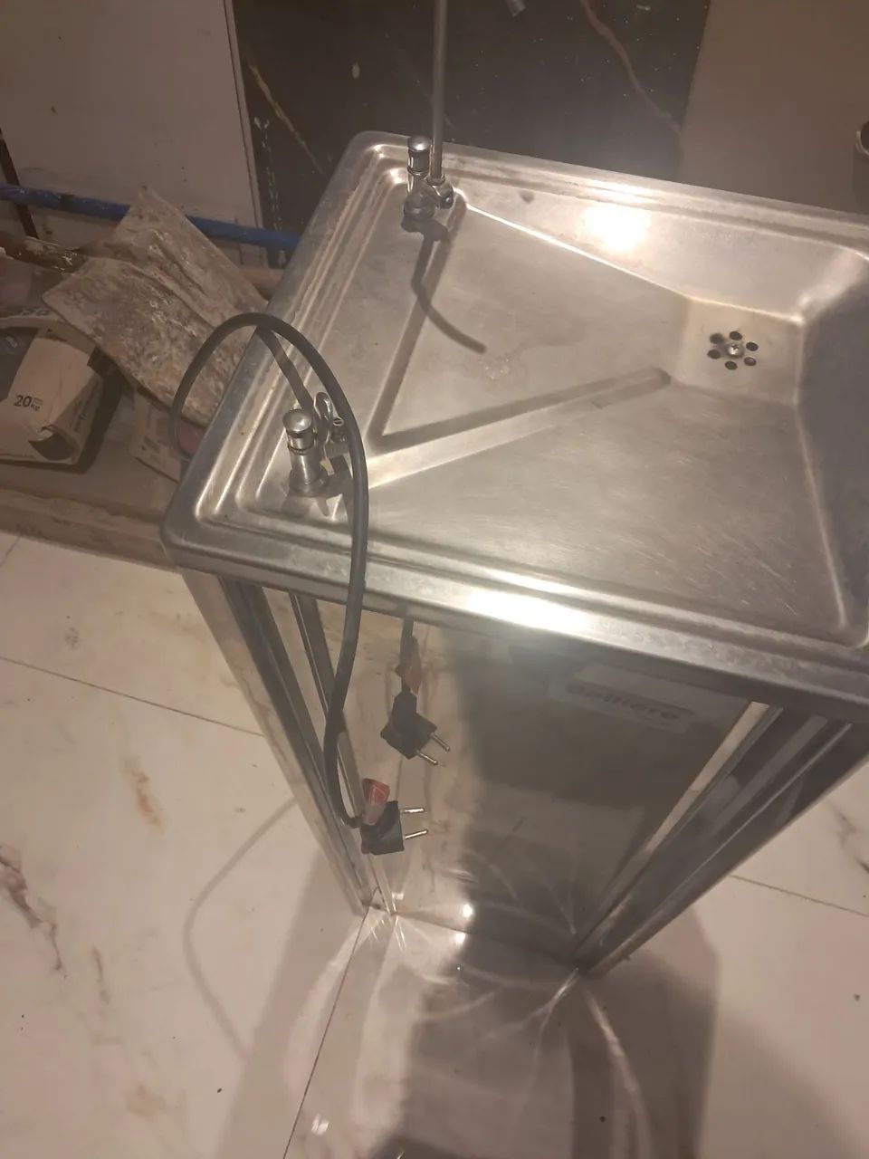 Bebedouro de água   150 220 v