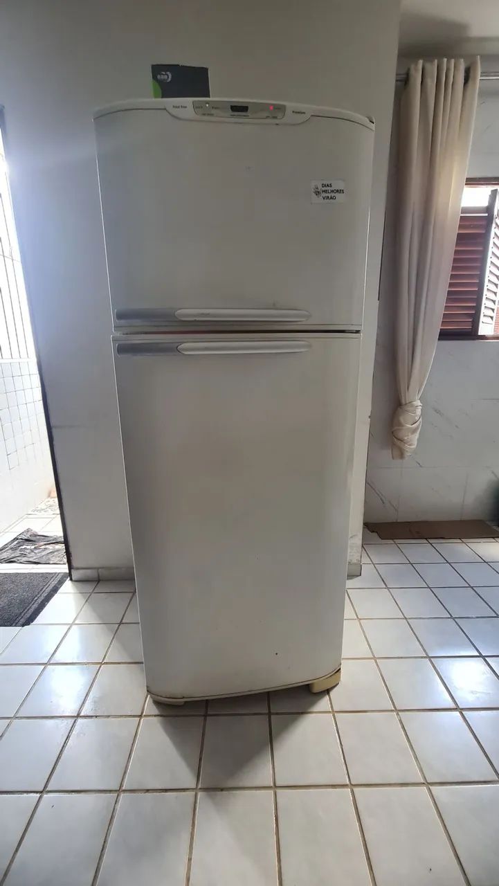 Vende-se geladeira Frost free Eletrolux 382l  - Foto 2