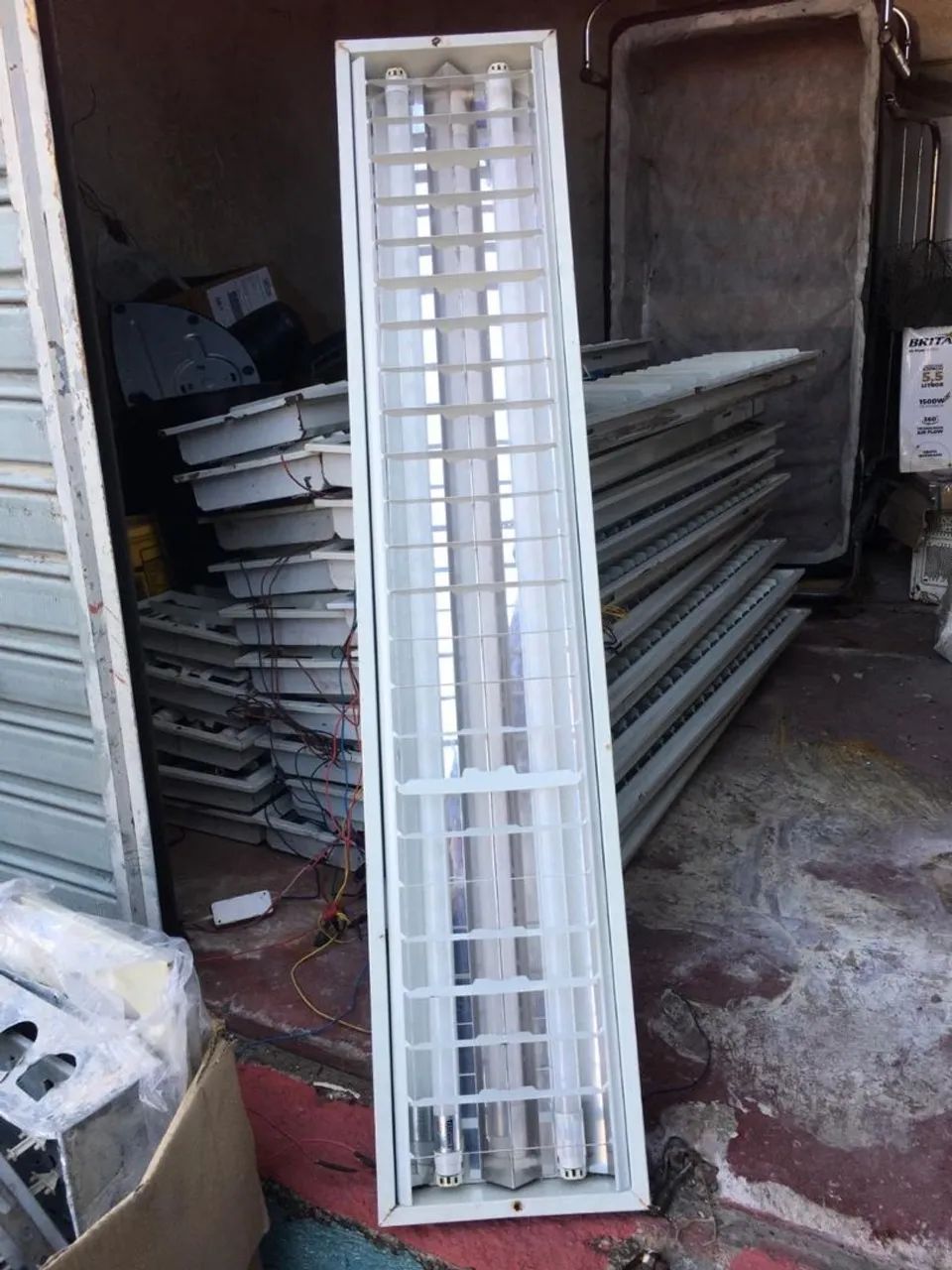 Calha iluminaria com as lampadas