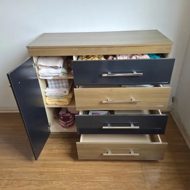 Cômoda usada em perfeito estado 4 gavetas e 1 porta - Foto 3