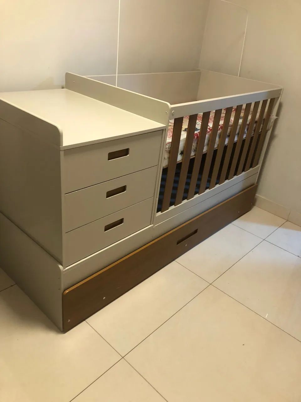  Berço Luna multifuncional com cama auxiliar 3 gavetas e trocador.