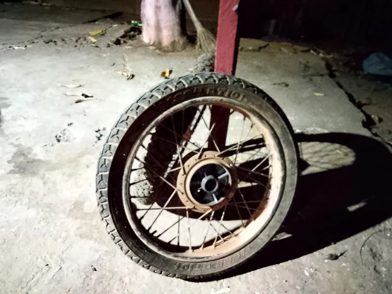 Roda nova com pneu  - Foto 2