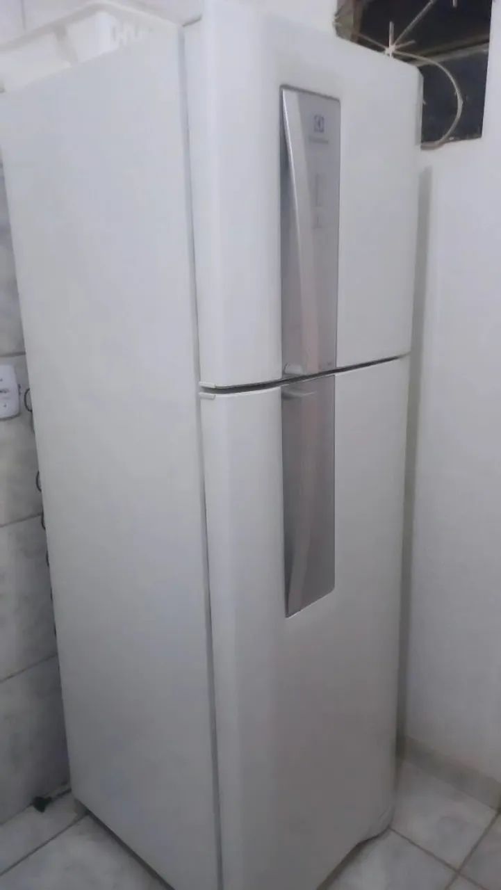 GELADEIRA SEMI NOVA