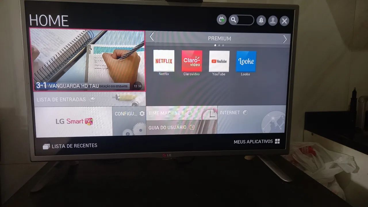 Vendo uma tv lg 32 polegadas smart funcionando perfeitamente  - Foto 2