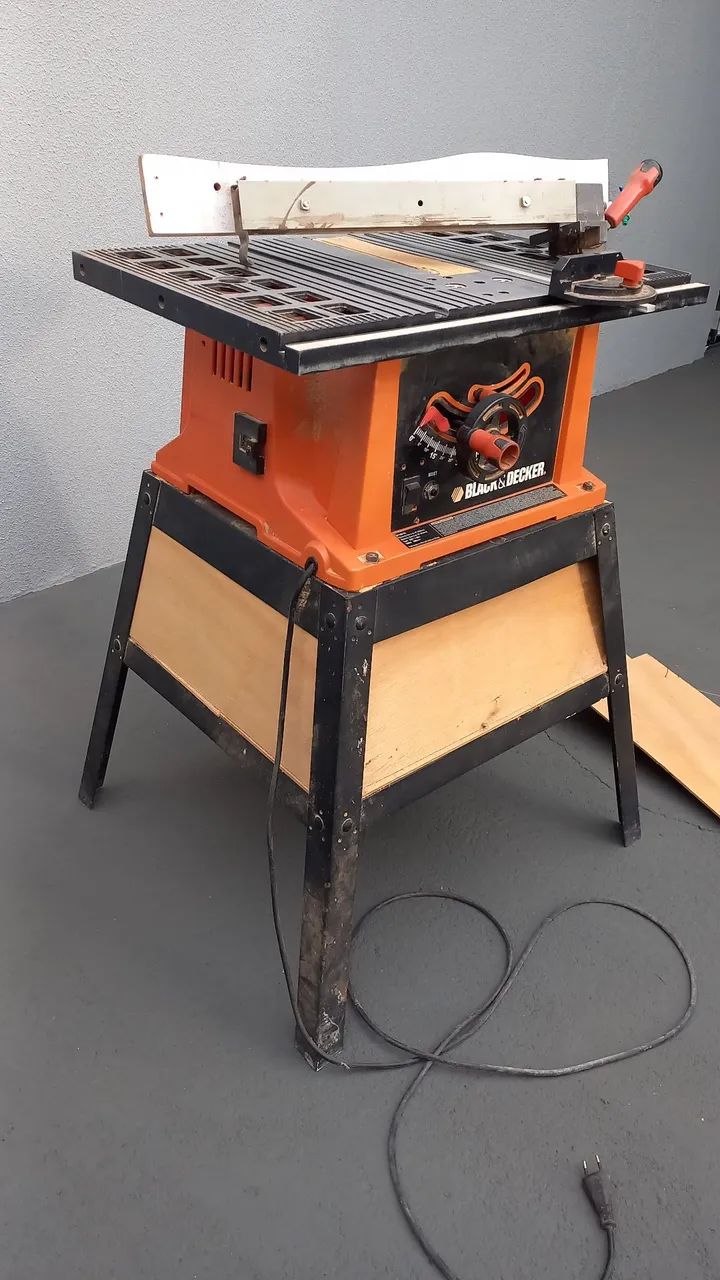Serra de bancada Black&Decker BT1800