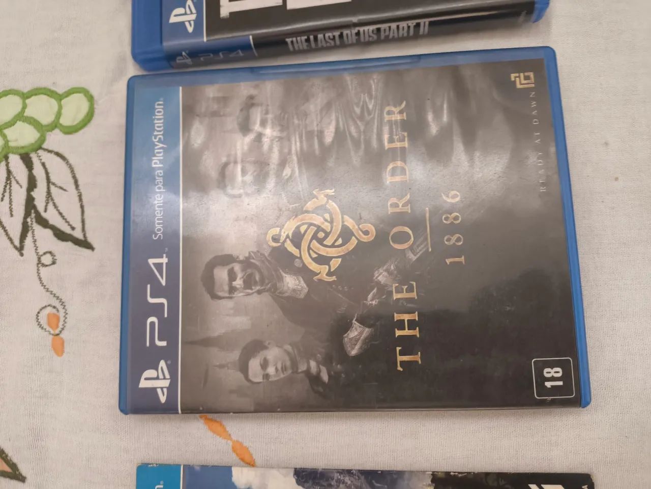 Ps4 + 2 controles e 5 jogos - Foto 5