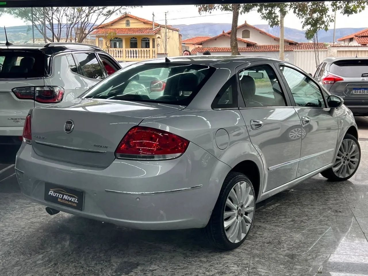 Fiat Linea Absolute 1.9/1.8 Flex Dualogic 4P 2010 - Foto 3