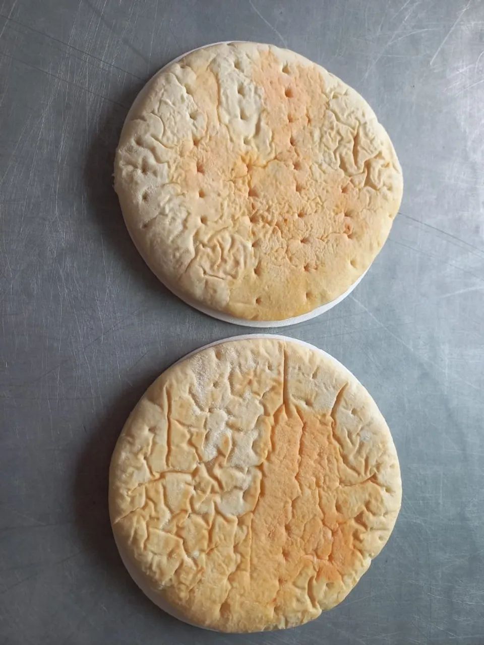 Pizza brotinho semi-pronta 15cm (massa) 1,99 já vai com o disco - Foto 4
