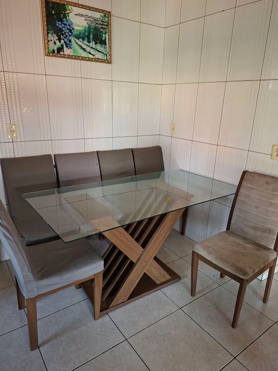 Vende - se mesa com 6 cadeiras  - Foto 2