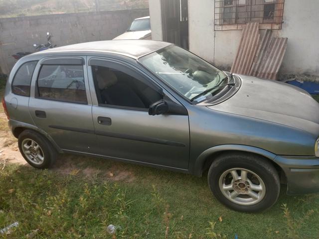 Corsa Hatch 4 portas vidro elétrico trav elétrica e alarme