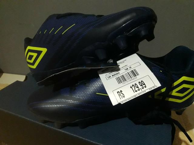 Vendo está chuteira de travas numeração 38 - Foto 6