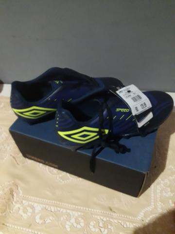 Vendo está chuteira de travas numeração 38