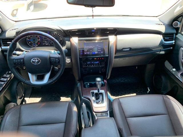 TOYOTA HILUX SW4 2018/2019 2.8 SRX 4X4 7 LUGARES 16V TURBO INTERCOOLER DIESEL 4P AUTOMÁTI - Foto 6