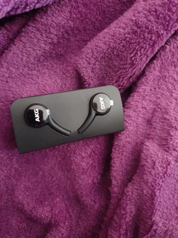 Fone de ouvido AKG