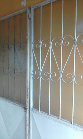 Vendo portão e grade barato! - Foto 2
