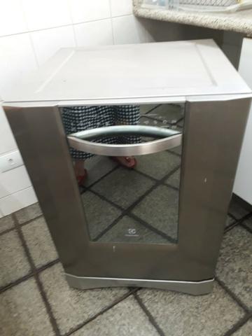 Lava-louças Eletrolux 8 Serviços em aço inox