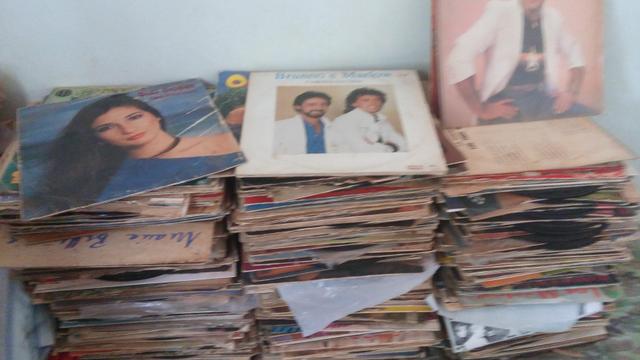 Vendo lote de 550 discos vinil reliquias