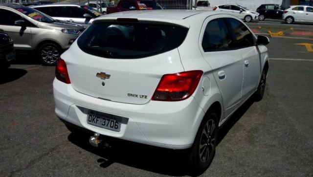 CHEVROLET ONIX LTZ 1.4 8V SPE/4 AT FLEX Branco 2014/2015 - Foto 4