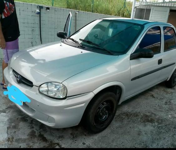 Corsa Classic Sedan 1.0 8 V 4 portas Ar Gelando 4 pneus novos gnv 16mts homologado doc ok