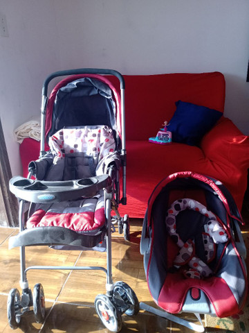 Carrinho mais Bebê conforto da Marca Cosco