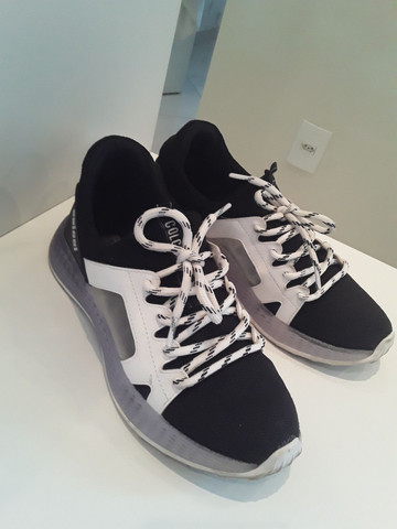 Tênis Colcci feminino tam.34 (serve 35 ou 36)