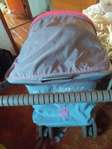 Carrinho de paseo andador e BB conforto vendo os três