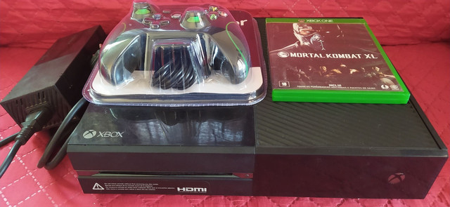Xbox One + 3 Jogos + Controle com Fio
