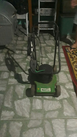 Máquina de cortar grama