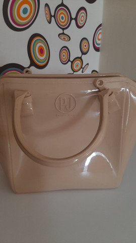 Bolsa Petite Jolie original, com uma pequena marca atrás