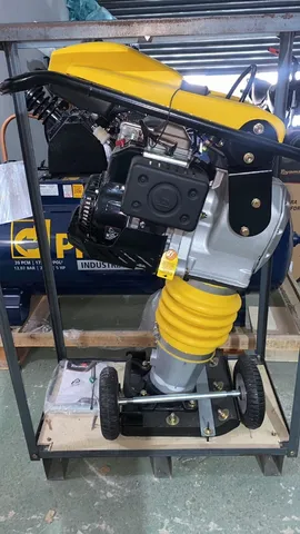Compactador de Solo Tipo Sapo à Gasolina 4 Hp 4T com rodas Ttr80zm-xp