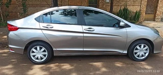 BlacK FidaY  - Honda City DX  - qualidade, conforto e economia.