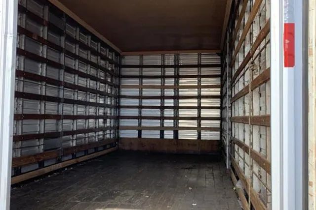Ford Cargo 815 Baú 2010  - Foto 4