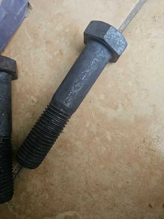 Parafuso sextavado 1x5 aco 10.9 rosca parcial novo - Foto 3