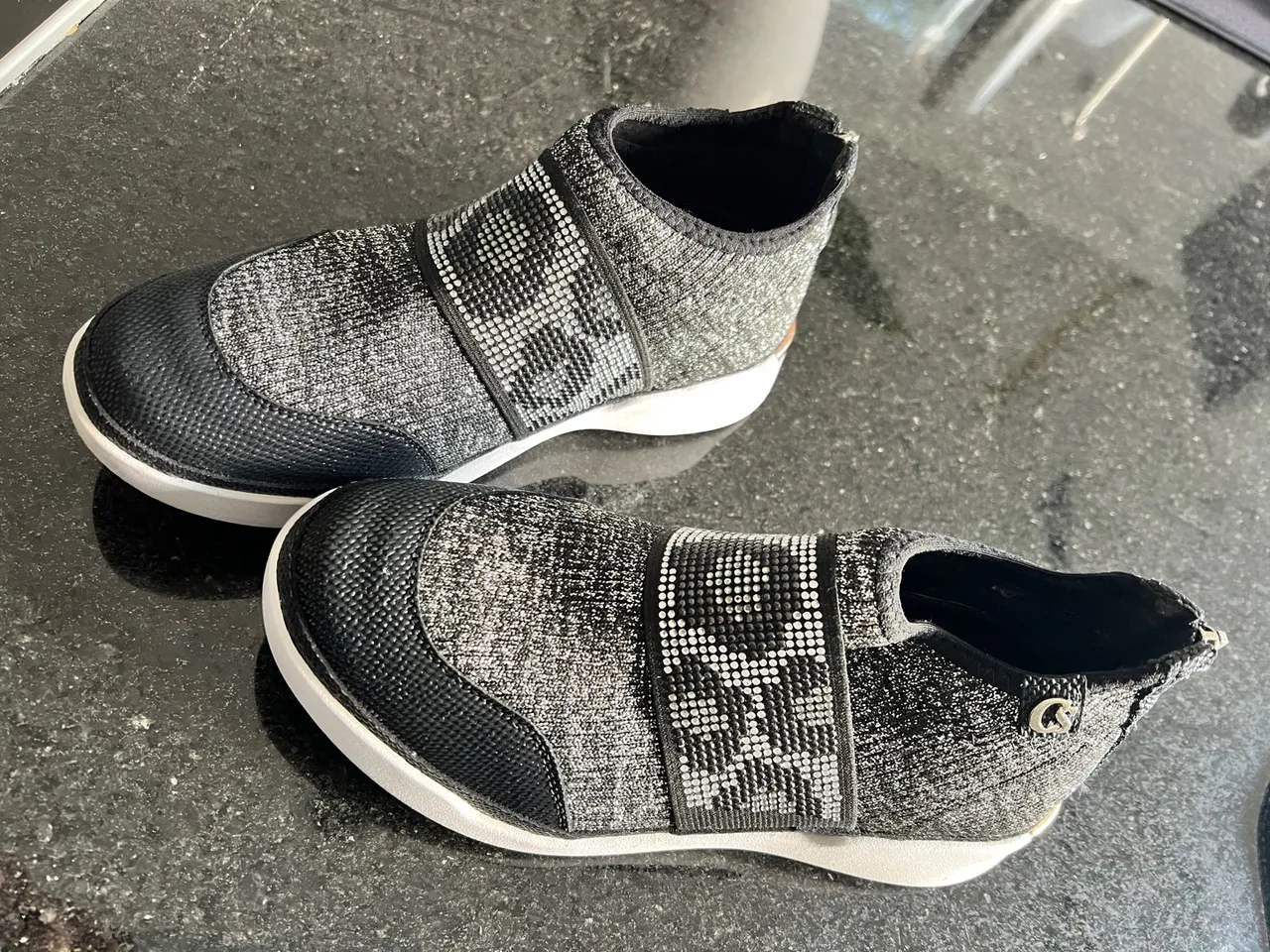 Tênis  Carmen Steffens único