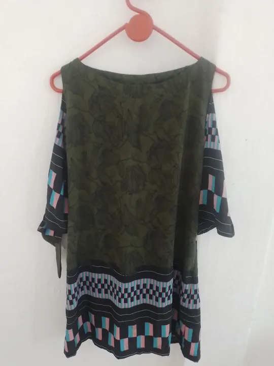 Vestido estampado com mangas curtas